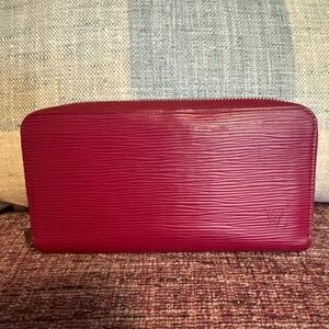 Louis Vuitton Epi Raspberry/Fuchsia Zippy Wallet